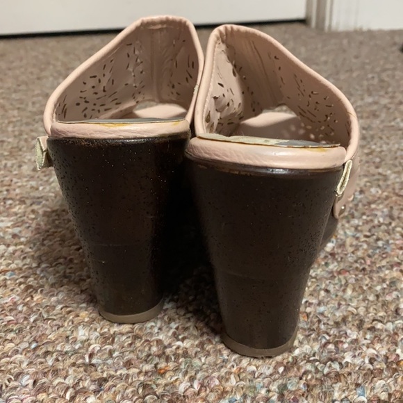 Wanted pink slide ons open toes. Size 8 4” heels - Picture 4 of 8